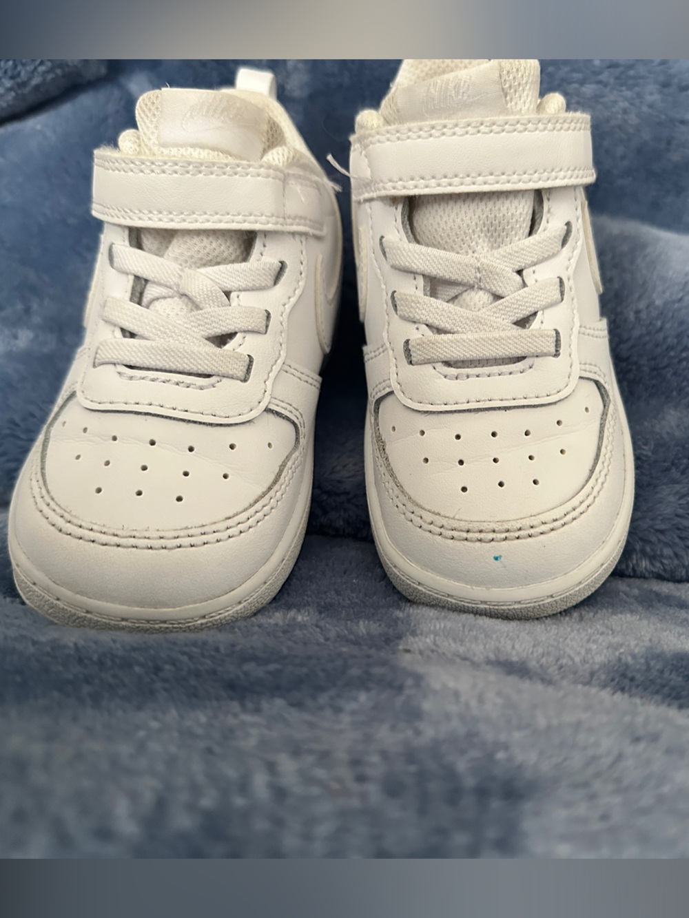 Nike White Kids’ Casual Sneakers with Hook-and-Loop Strap